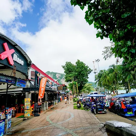 Base Ao Nang Beachfront Party Hostel 18-35 Years Old Only-3